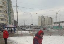 În urma poleiului depus, serviciile specializate au intervenit pentru a deszăpezi sectorul Ciocana