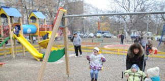 Autorităţile alocă 100 de milioane de lei pentru amenajarea curţilor blocurilor din capitală