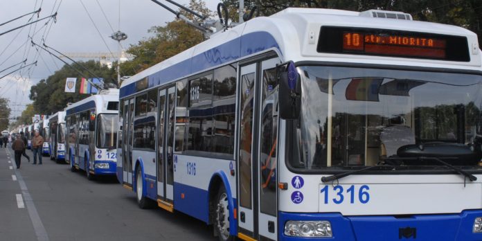 Cincisprezece troleibuze dotate cu sase camere de bord fiecare, vor fi puse in circuit pana la finele acestui an