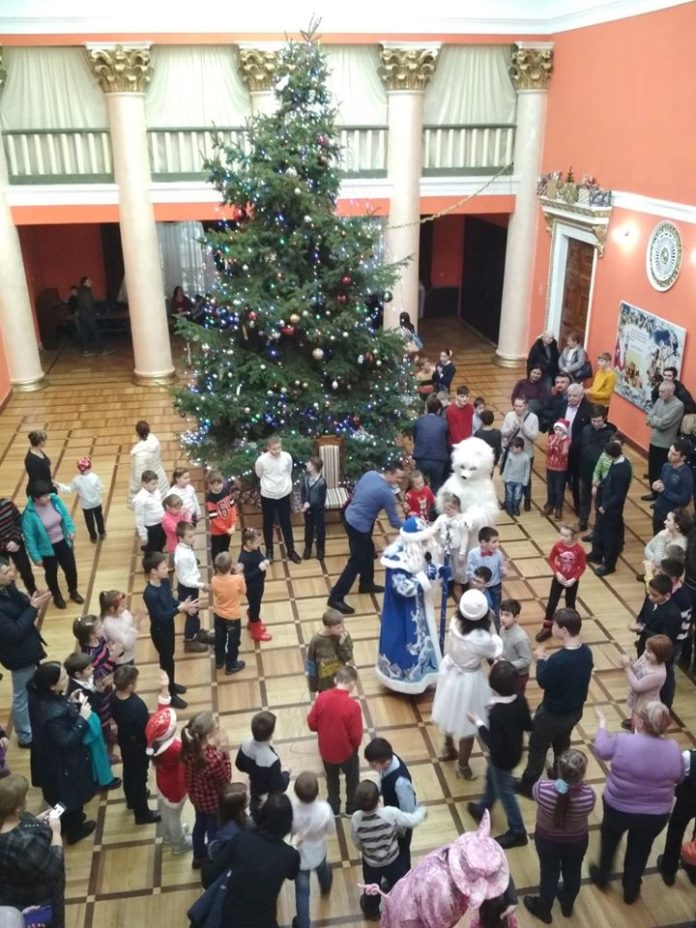 Spectacol dedicat copiilor din familii social - vulnerabile, copiilor cu dezabilități și a celor rămași fără grijă părintească