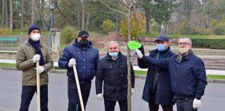 Conducerea Primăriei Chișinău, în comun cu reprezentanții misiunilor diplomatice și pretorii de sector, au plantat arbori în centrul Capitalei