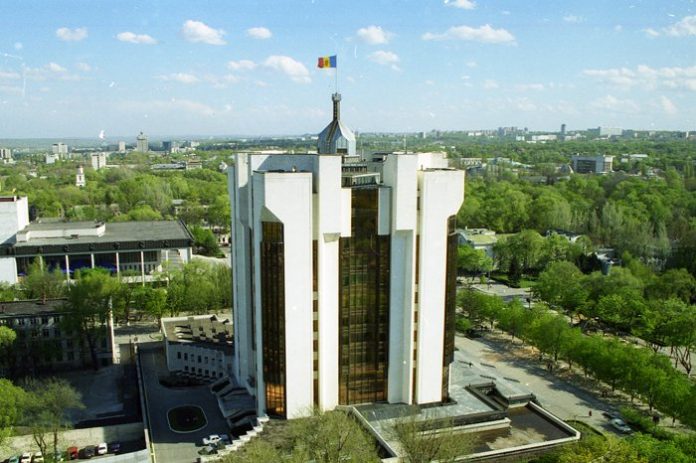 Problemele mamelor care îngrijesc de copii cu dizabilități severe, în atenția Președintelui Maia Sandu