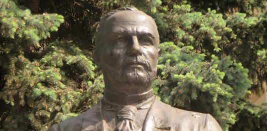 Bustul lui Karl Schmidt, un omagiu adus unui primar deosebit