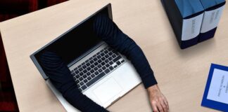 Tipul de fraudă online – smishing, continuă să facă victime. Poliția vine cu precizări