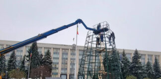 În Piața Marii Adunări Naționale au loc pregătiri pentru sărbătorile de iarnă