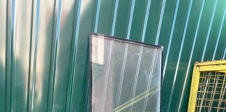Regia „Autosalubritate”: Aruncarea în containere a sticlei de parbriz, geamurilor termopan sau a oglinzilor vechi este interzisă