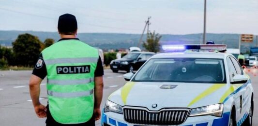 Un șofer a fost sancționat după ce nu a acordat prioritate pietonilor, la o intersecție din Buiucani