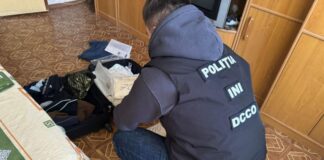 Trei persoane reținute și 2 kg de droguri confiscate