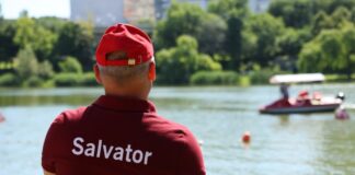 Un băiat a fost salvat de la înec de salvamarii din capitală