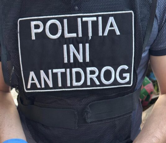 Rețea de trafic de droguri, destructurată la Chișinău: trei tineri reținuți, riscă până la 15 ani de închisoare