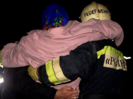 Incendiu într-un bloc din Chișinău: 20 de persoane, printre care 7 minori, evacuate de pompieri