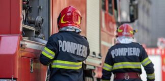 Un automobil a luat foc pe strada Muncești din Chișinău; șoferul de 76 de ani a fost scos din mașină de polițiști