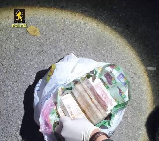 Chișinău: Poliția a salvat apartamentul unei femei de 66 de ani, manipulată de escroci să-și vândă locuința